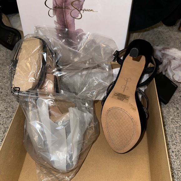 BNWT Jessica Simpson Balina platform heels in Lux velvet with embellishments - Picture 5 of 9